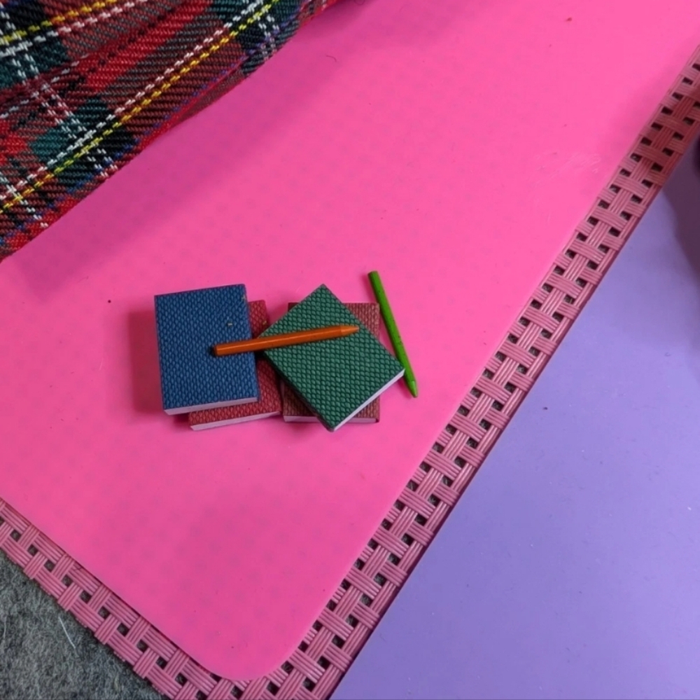 *FINAL PRICE UNLESS BUNDLED Vintage Restyled 90's School Girl Dressed Barbie - Picture 8 of 8
